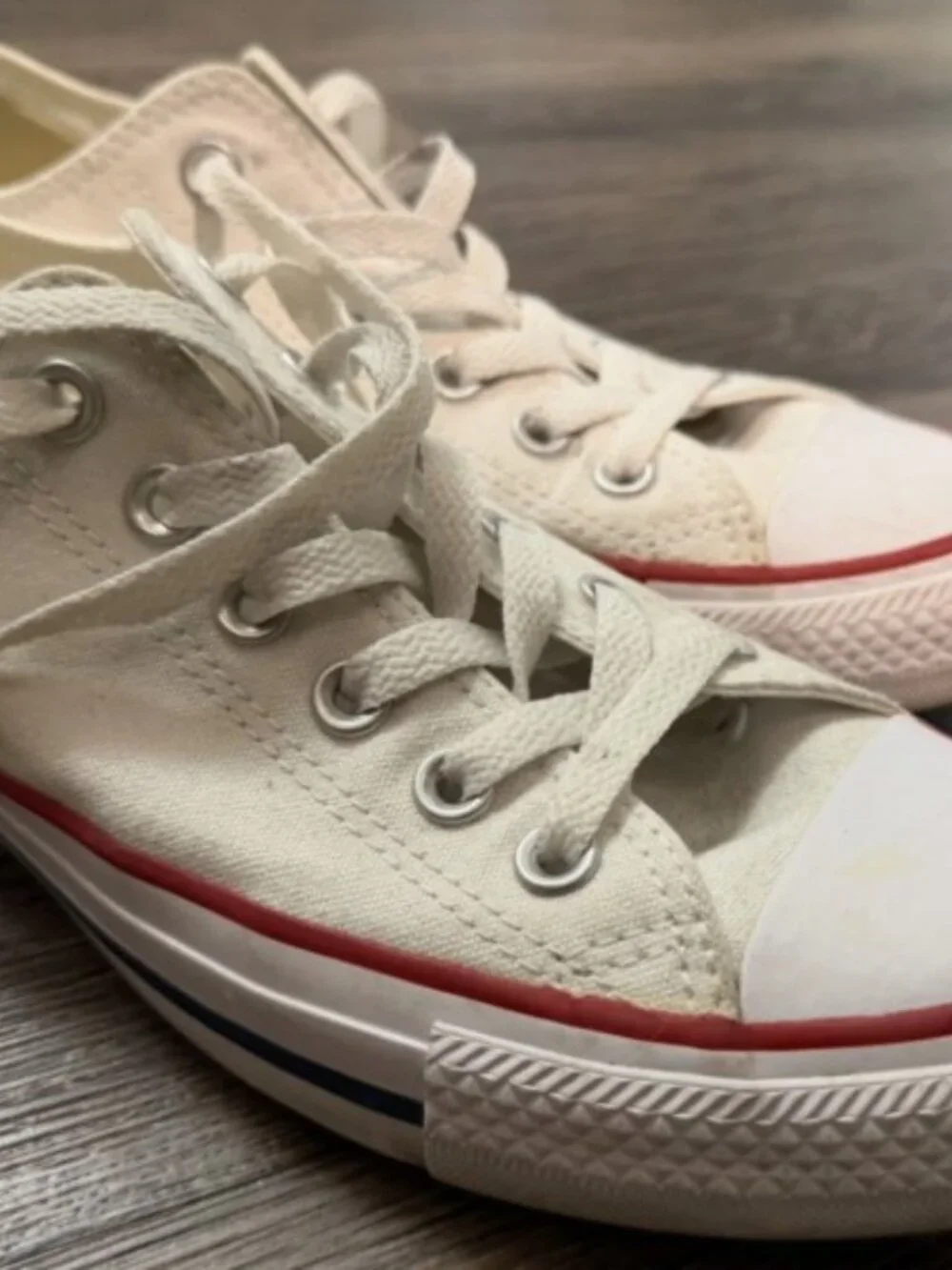 Converse Chuck Taylor All Star low Top White – Men’s Size 6 M women’s 8